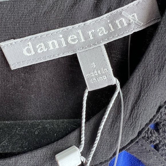 NWT Daniel Rainn Sleeveless blue and black top. Size small. Back is solid black. - Picture 8 of 10